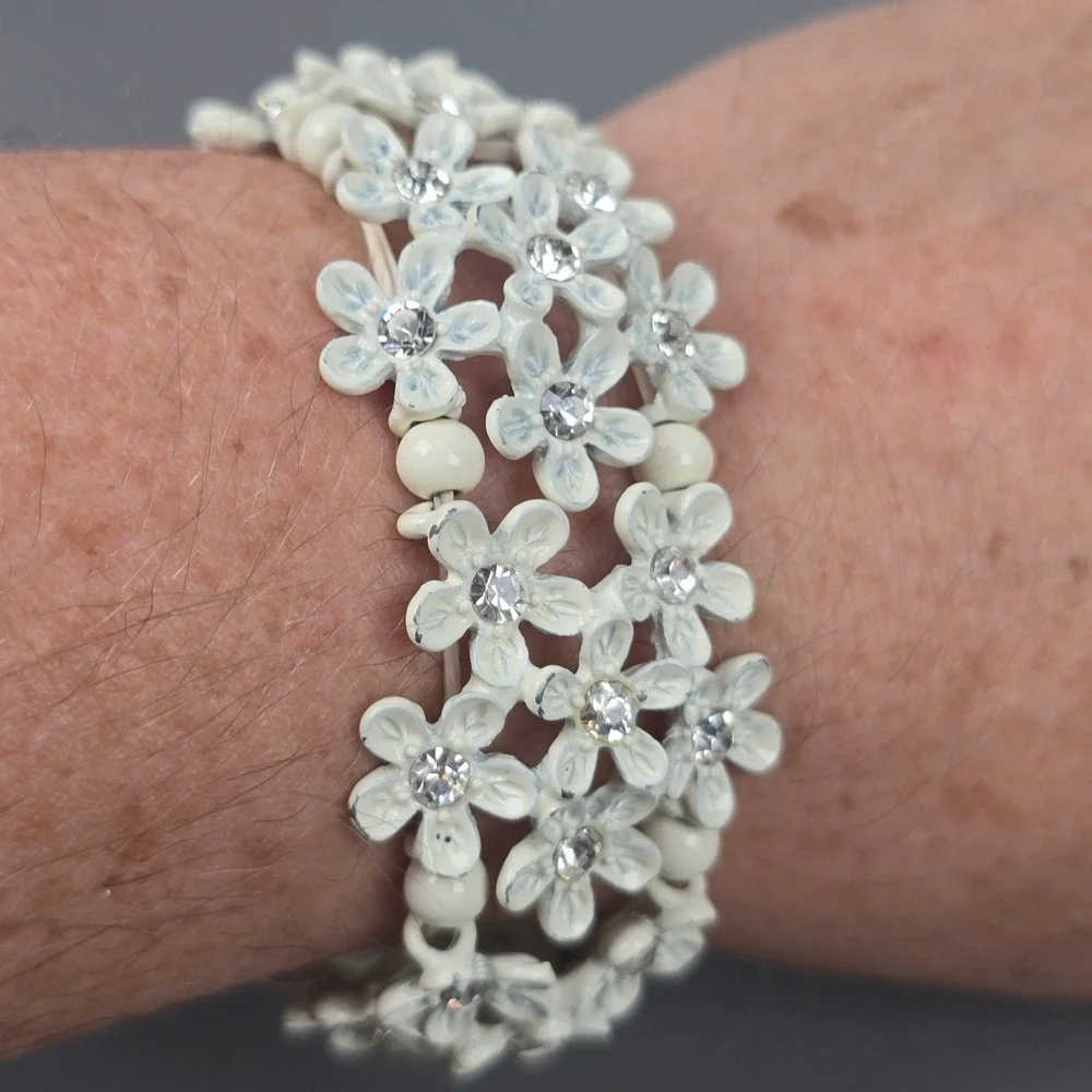 White Enamel Flower Necklace & Stretch Bracelet Floral Rhinestone Crystal Set
